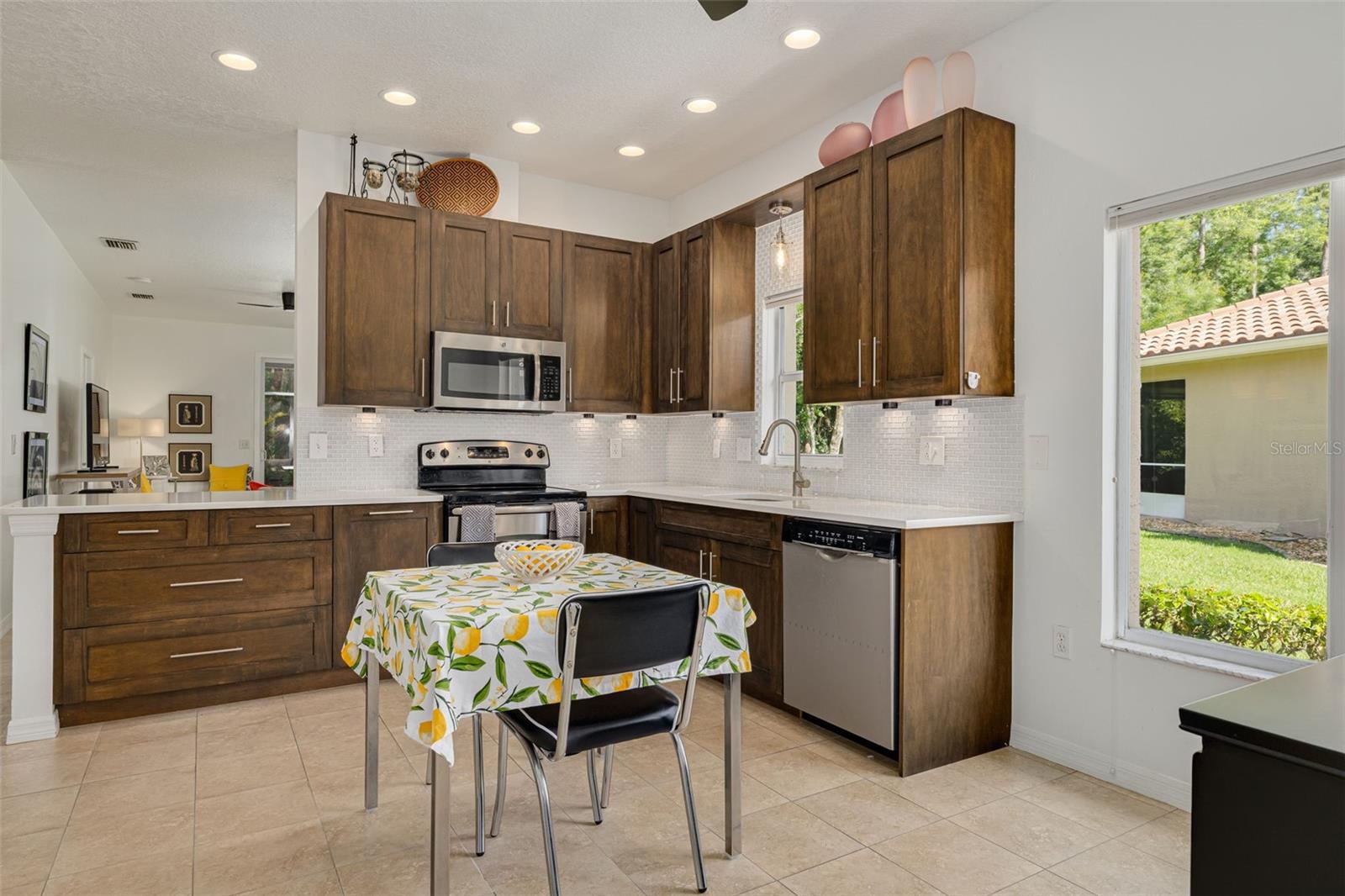 SALEM SQUARE - Residential