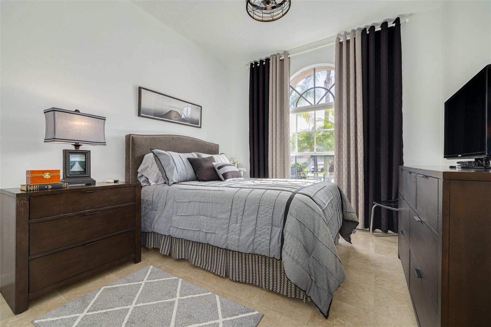 SALEM SQUARE - Residential