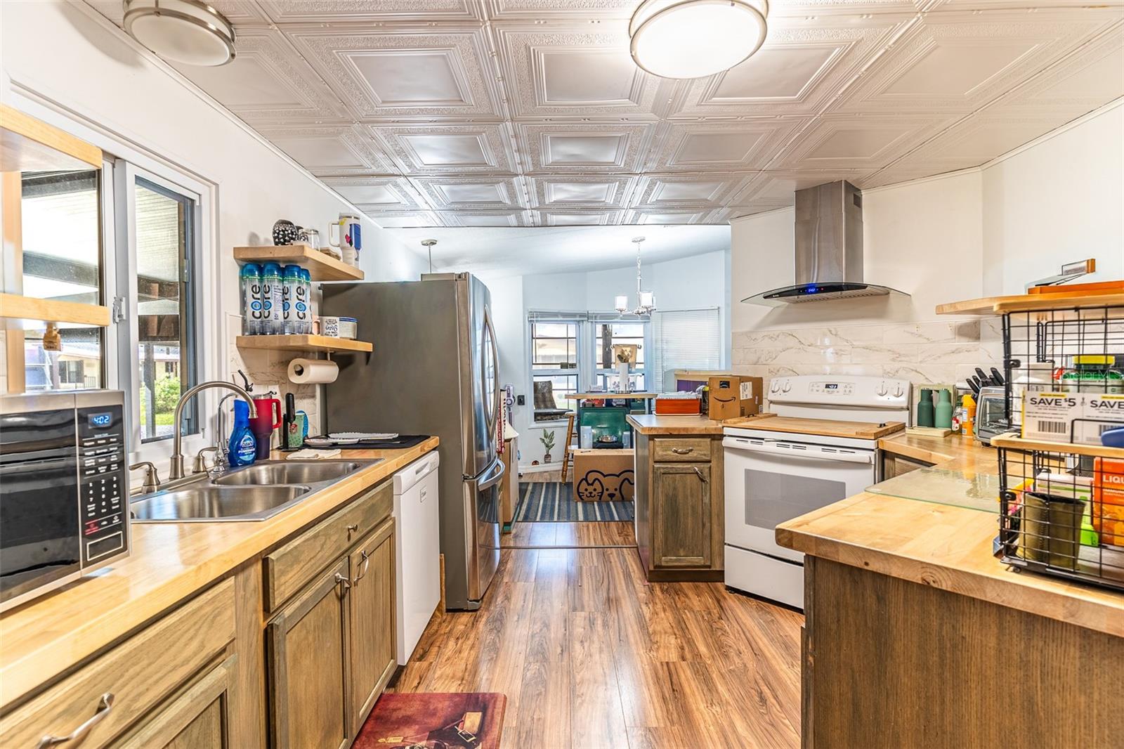 6450 HOLLYBERRY LANE NE