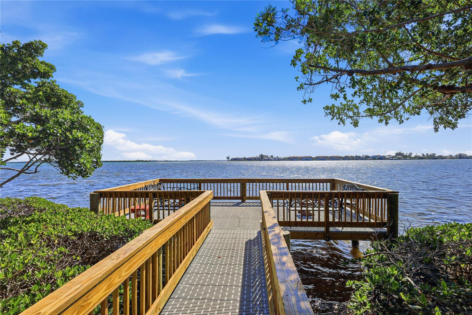 RUNAWAY BAY - Residential