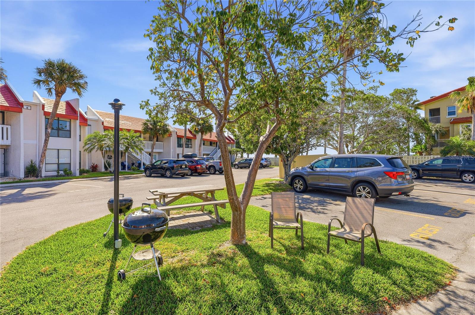 RUNAWAY BAY - Residential