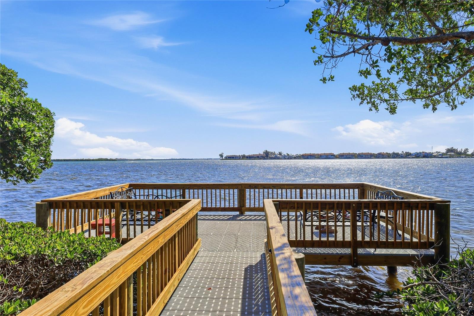 RUNAWAY BAY - Residential