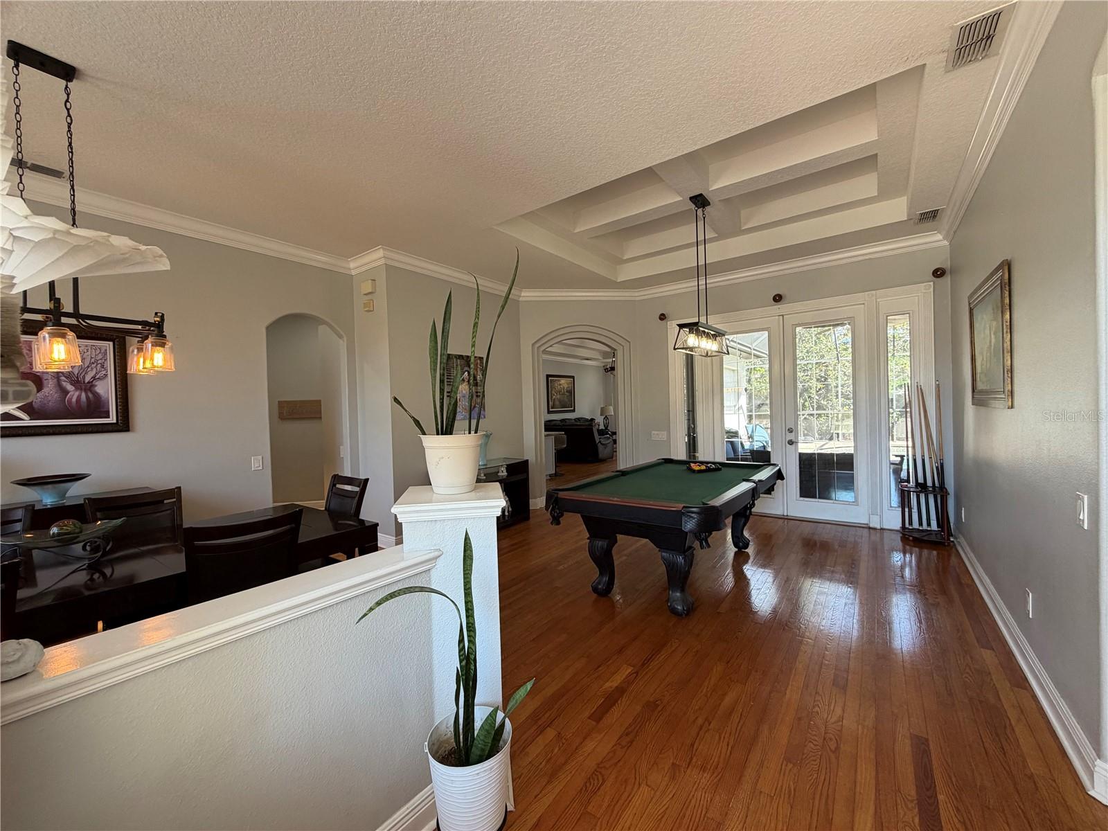 8137 GOLDEN BEAR LOOP