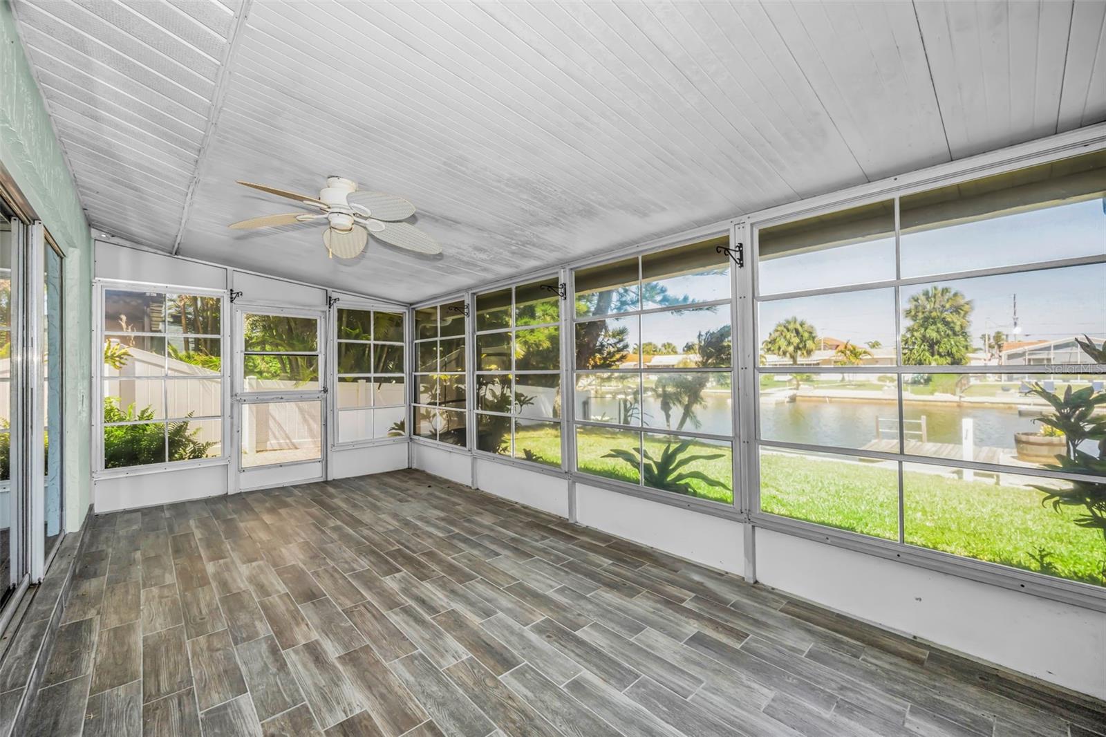 FLOR A MAR - Residential