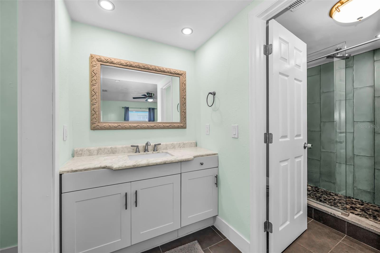 FLOR A MAR - Residential