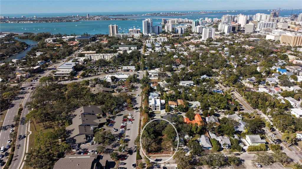 Photo of 654 Lafayette Court, Sarasota, FL 34236 (MLS # A4680103)