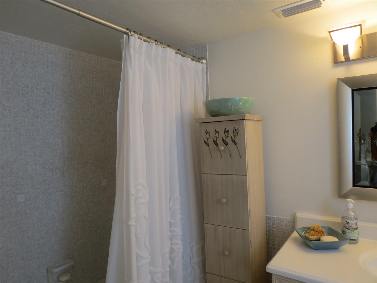 NEW ORLEANS APTS - Residential Lease