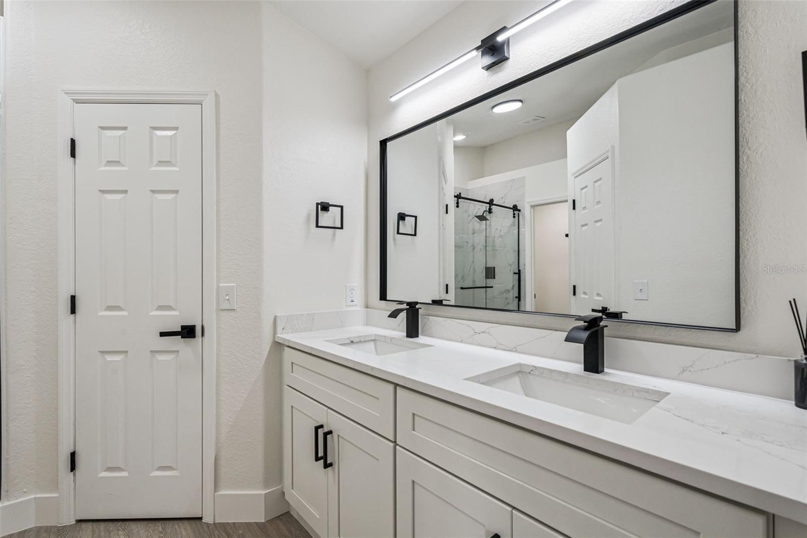 TWIN LAKES AT CHRISTINA PH 01 - Residential