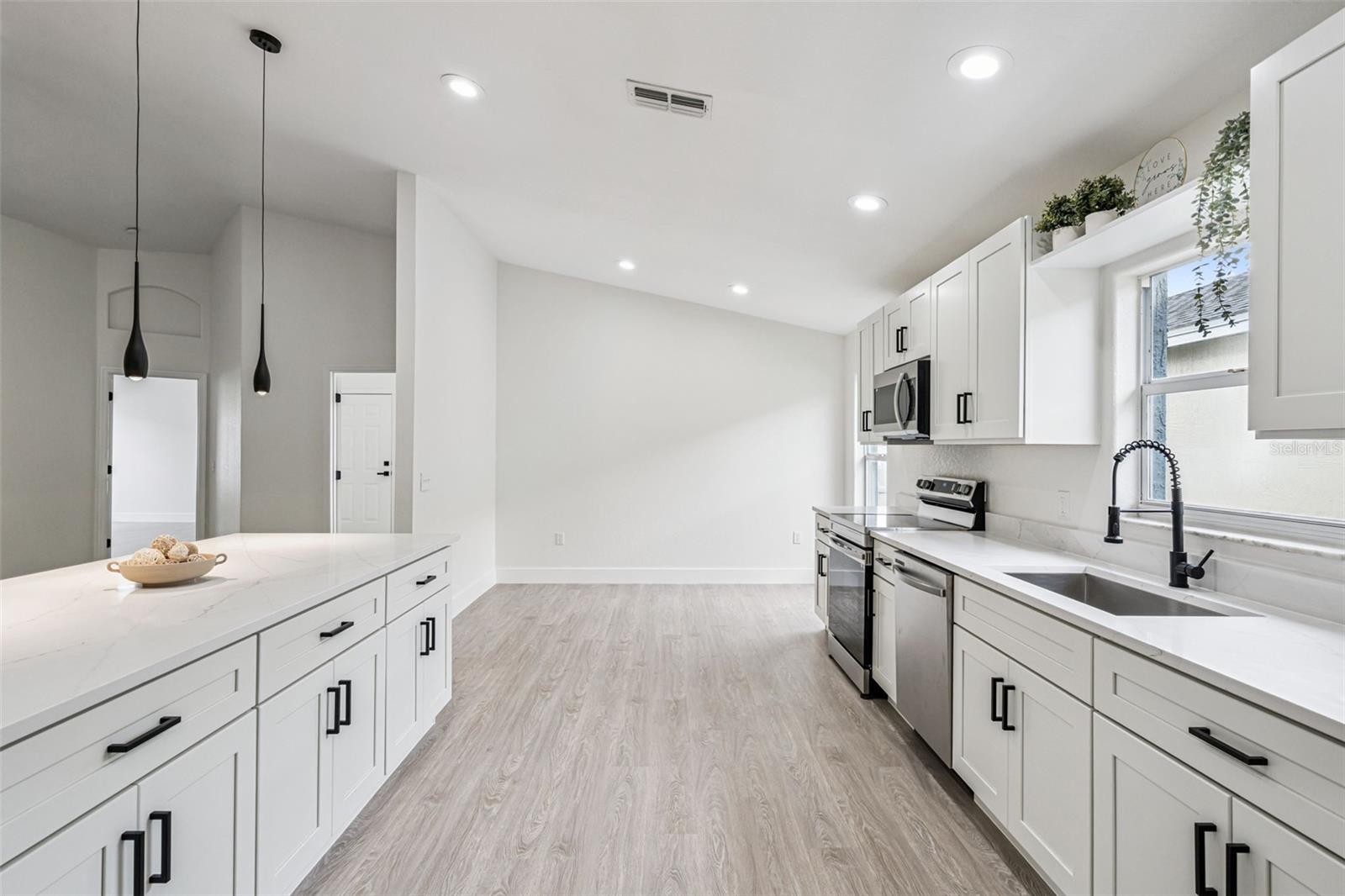 TWIN LAKES AT CHRISTINA PH 01 - Residential