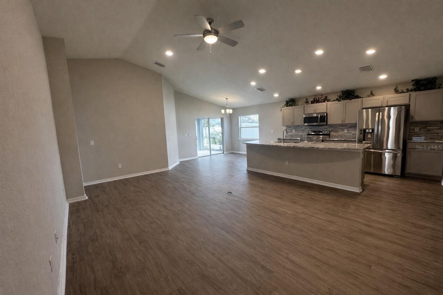 SUMMERCREST - Residential