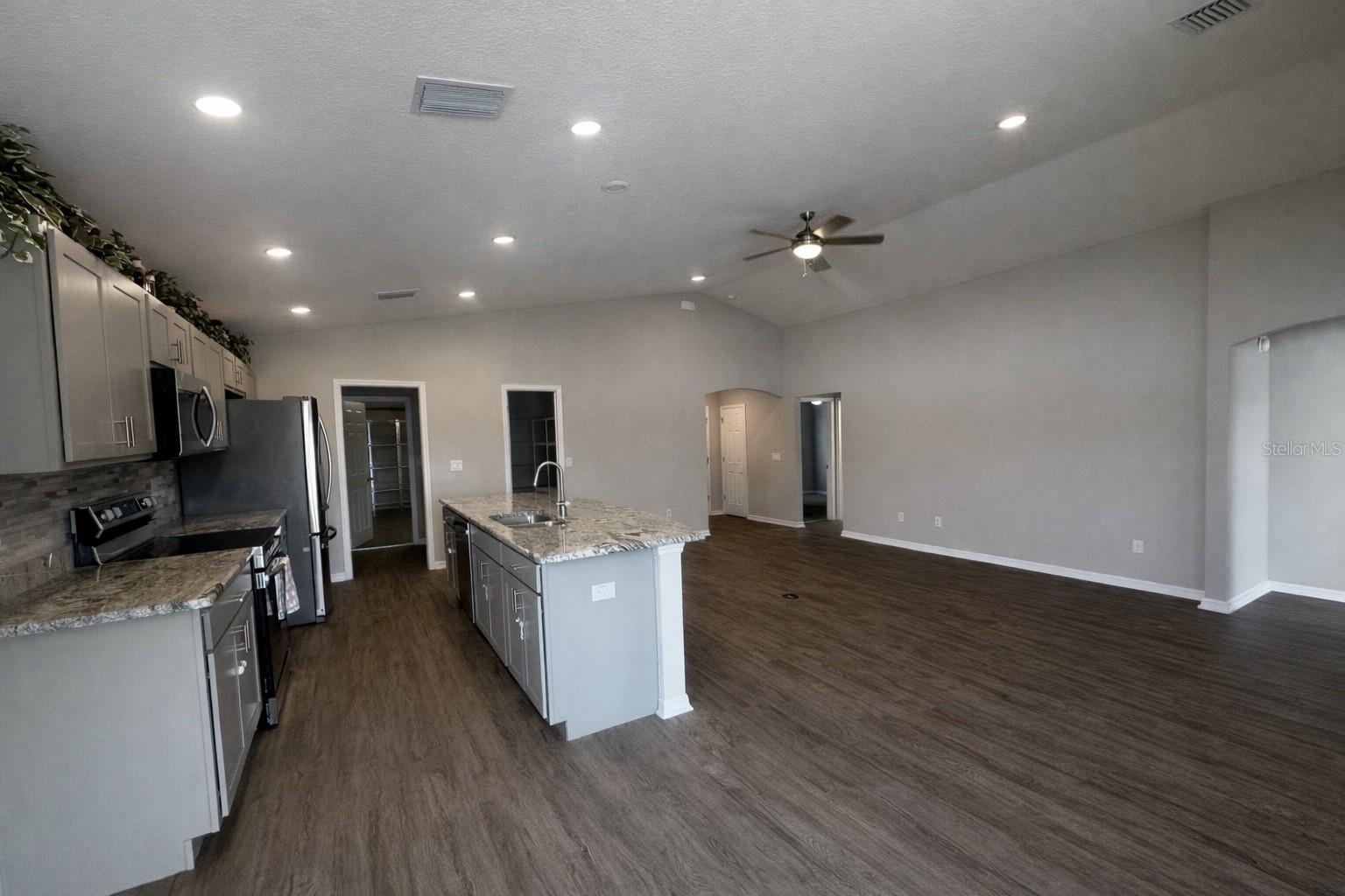 SUMMERCREST - Residential