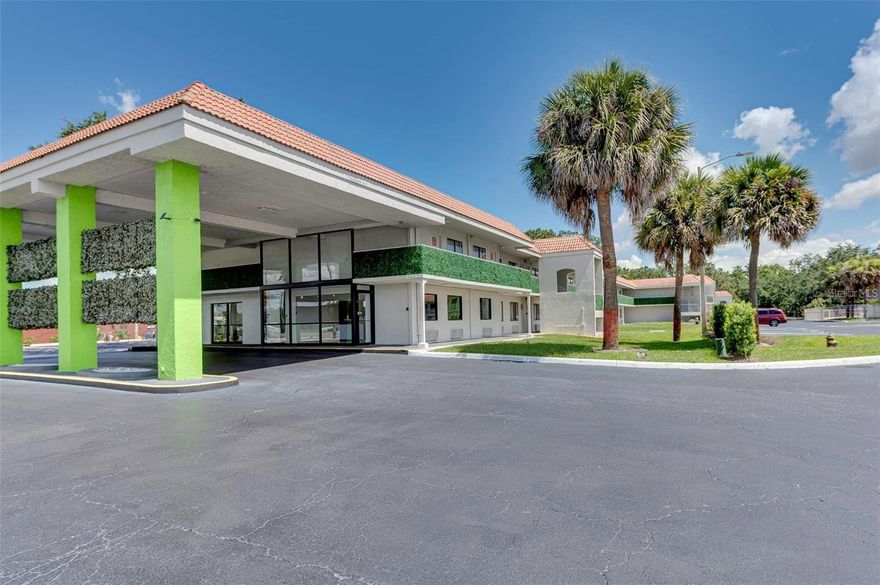 Investor's opportunity only minutes away from what Orlando is most famous for - DISNEY! This newly remodeled studio is in the heart of all Kissimmee/Orlando brings! This is perfect to add to your portfolio if you're looking for turnkey, convenient, and rental ready. located only a few miles from the parks, Celebration and malls.