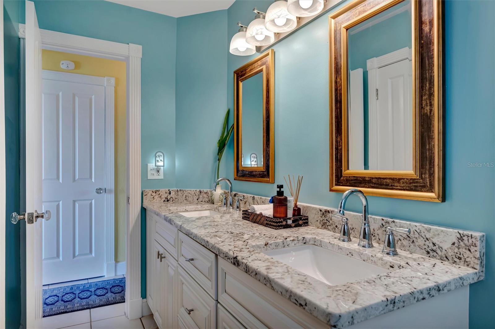 THREE PALMS POINT - Residential