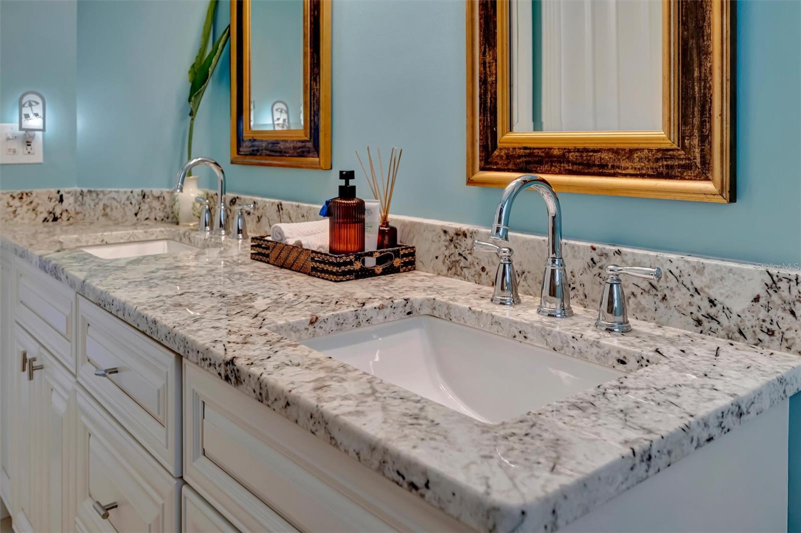 THREE PALMS POINT - Residential