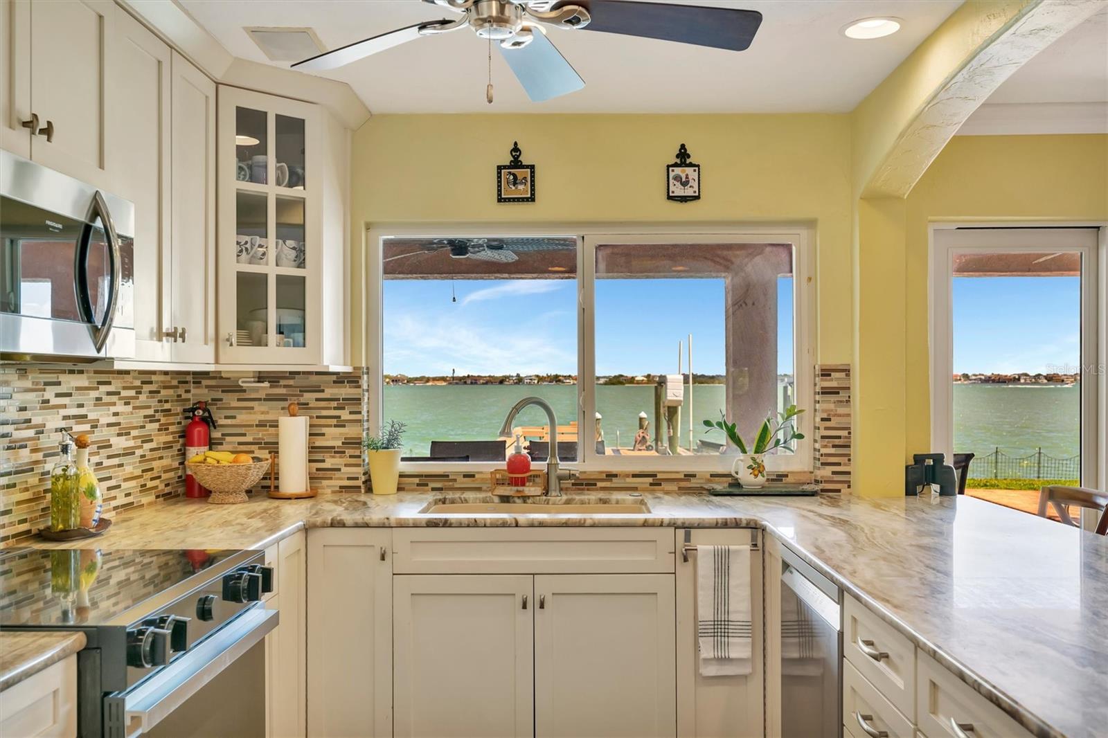 THREE PALMS POINT - Residential