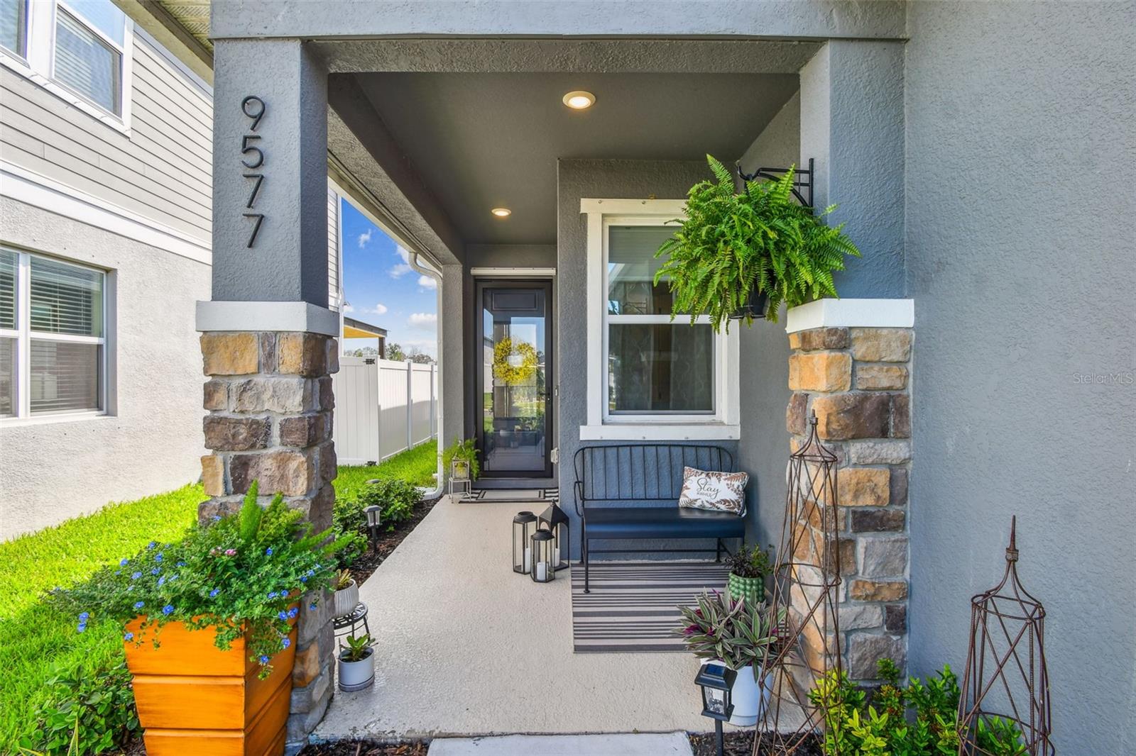 9577 SANDY BLUFFS CIRCLE