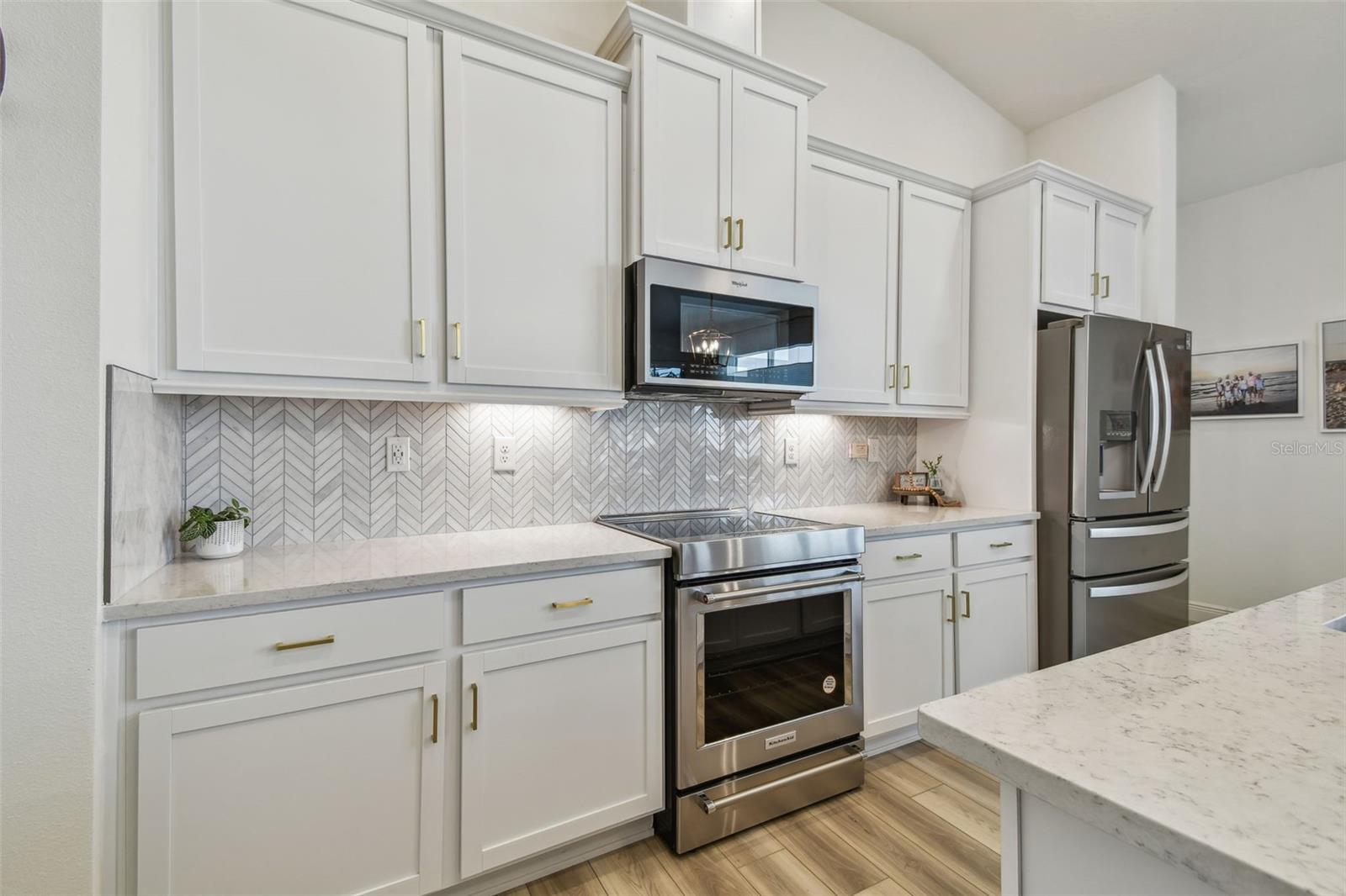 9577 SANDY BLUFFS CIRCLE