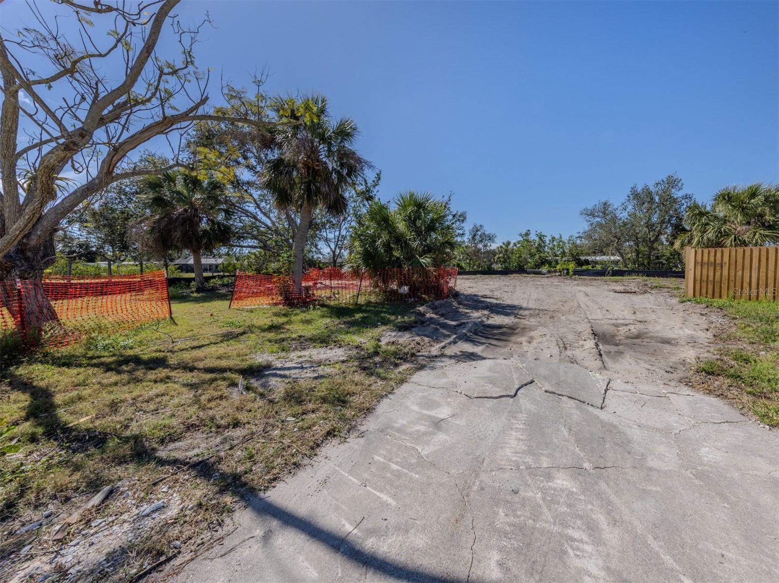 NOKOMIS ACRES AMD - Land