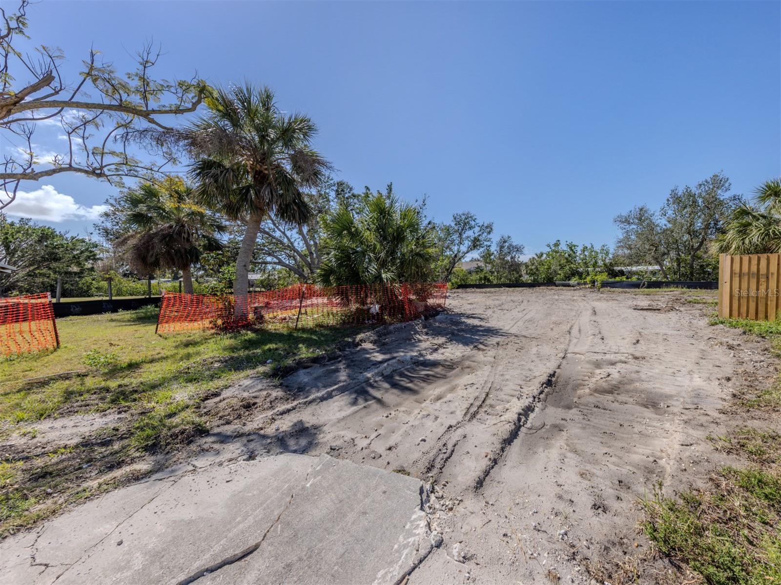 NOKOMIS ACRES AMD - Land