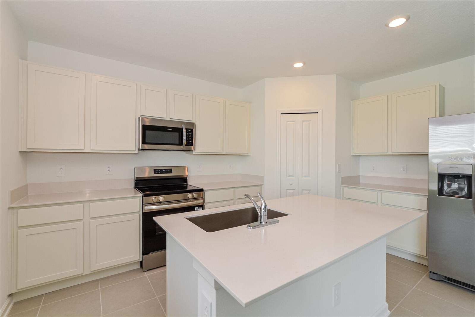 HAMILTON BLUFF SUB - Residential Lease