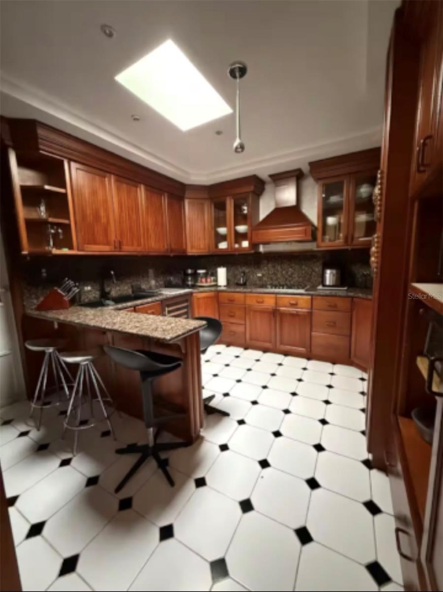 BEVERLY HILLS - Residential