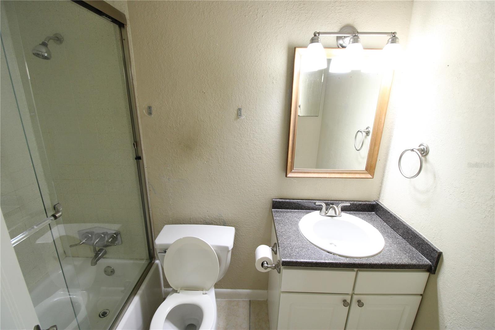 HAWTHORNE RESERVE - Residential Lease