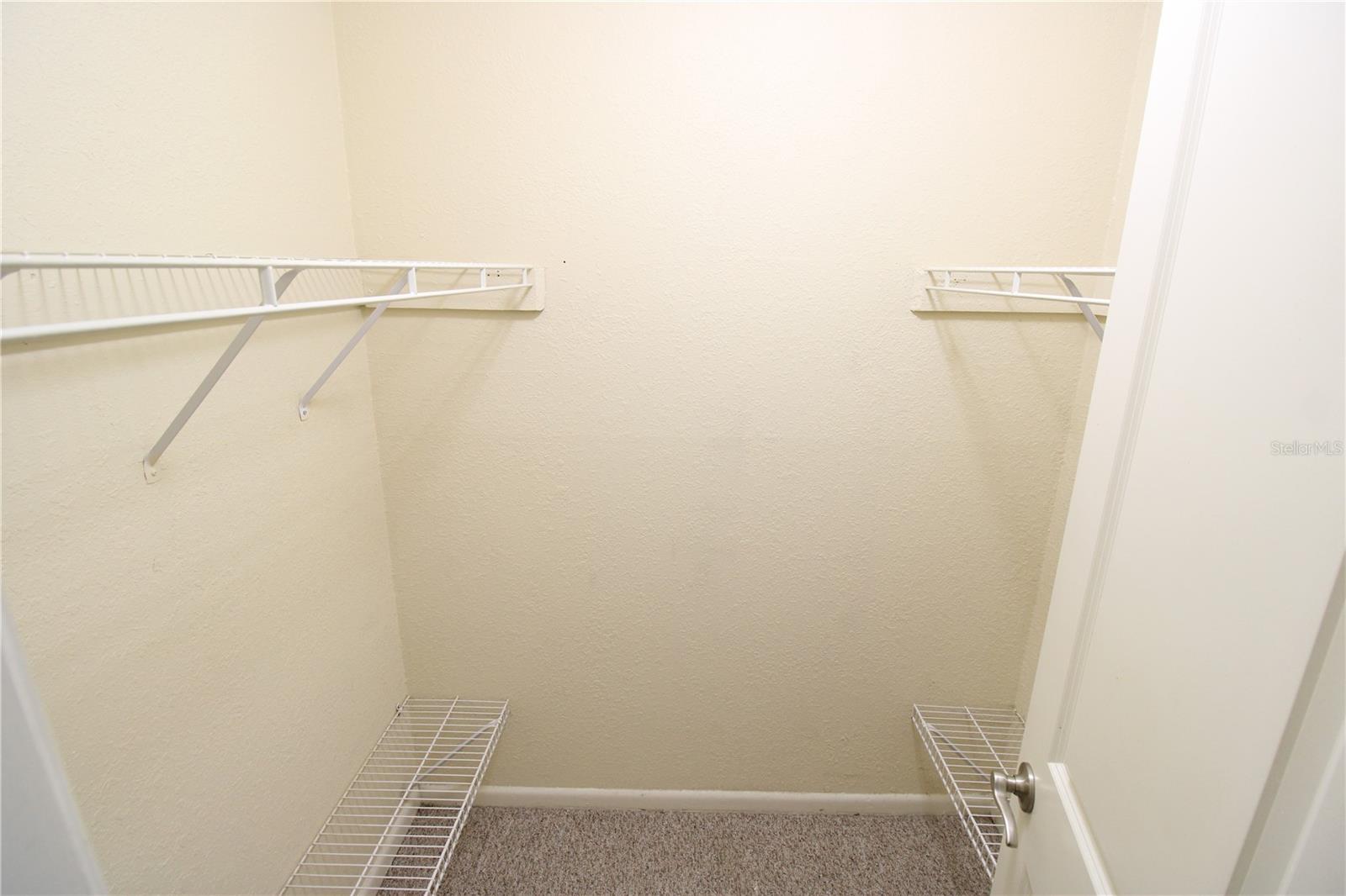 HAWTHORNE RESERVE - Residential Lease