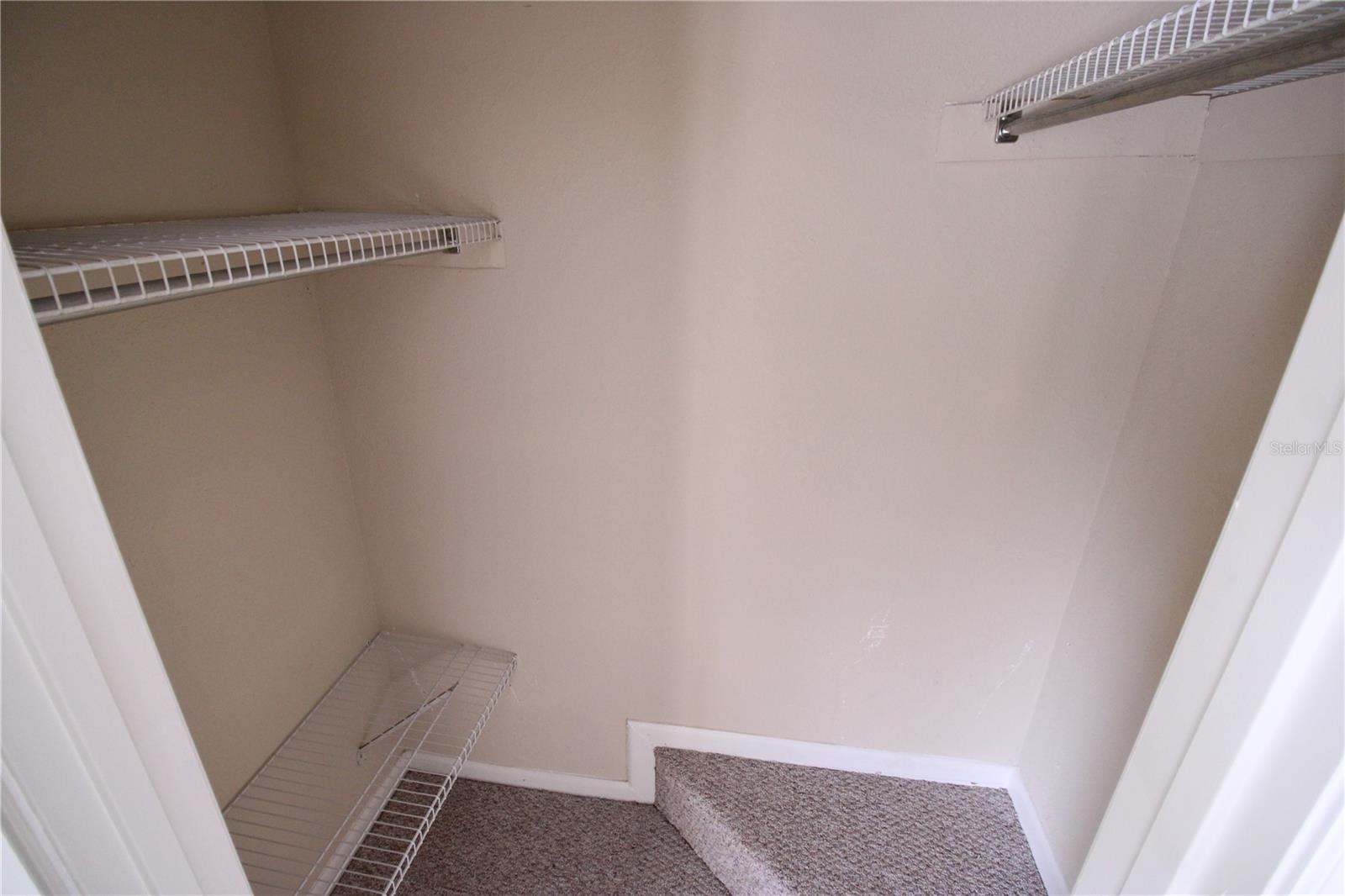 HAWTHORNE RESERVE - Residential Lease