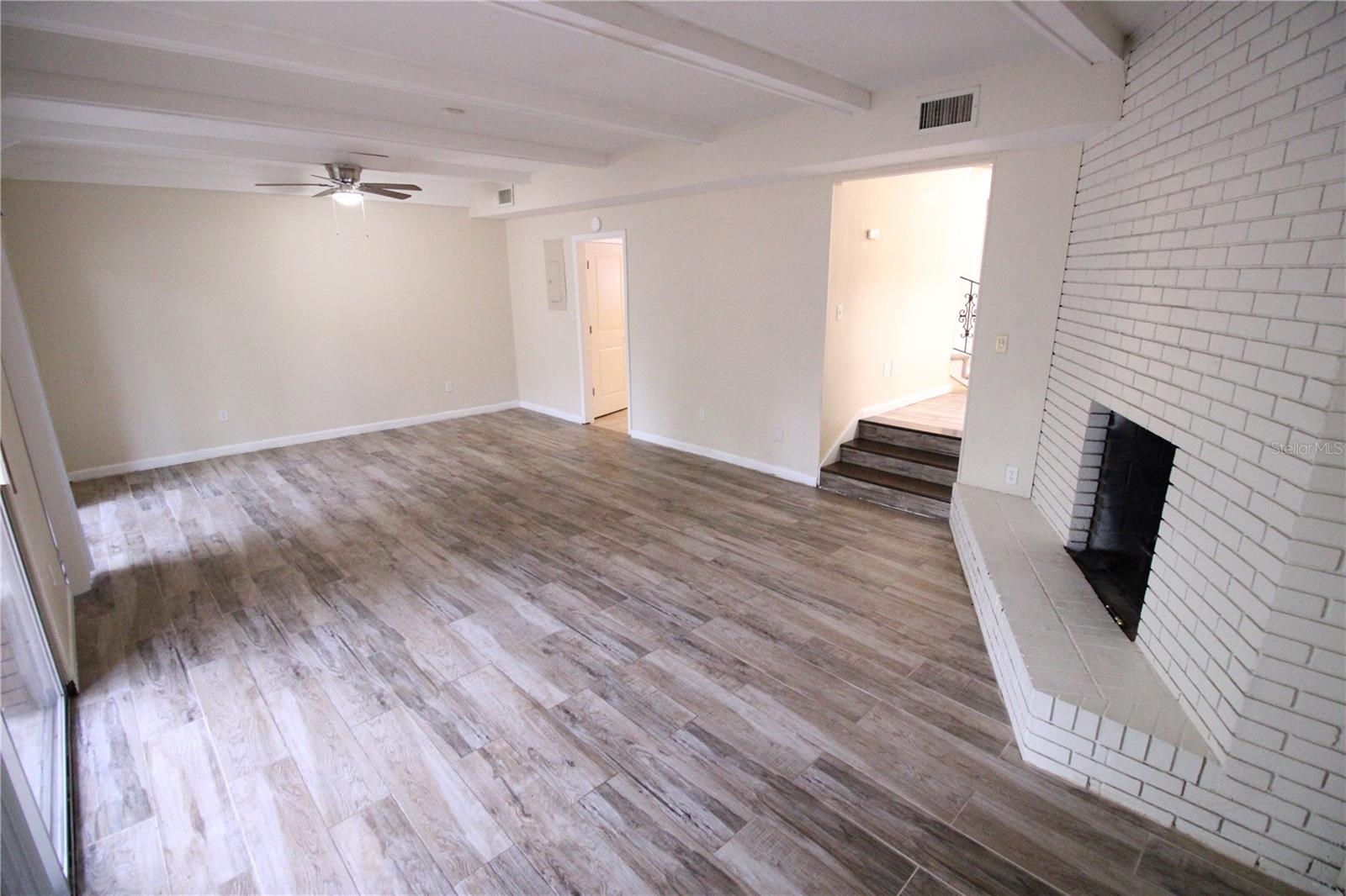 HAWTHORNE RESERVE - Residential Lease