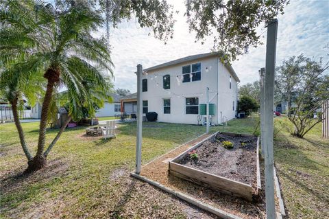 A home in PALMETTO