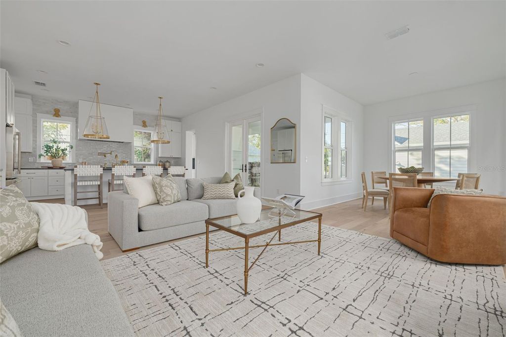 Photo of 621 37th Avenue N, St Petersburg, FL 33704 (MLS # TB8453018)