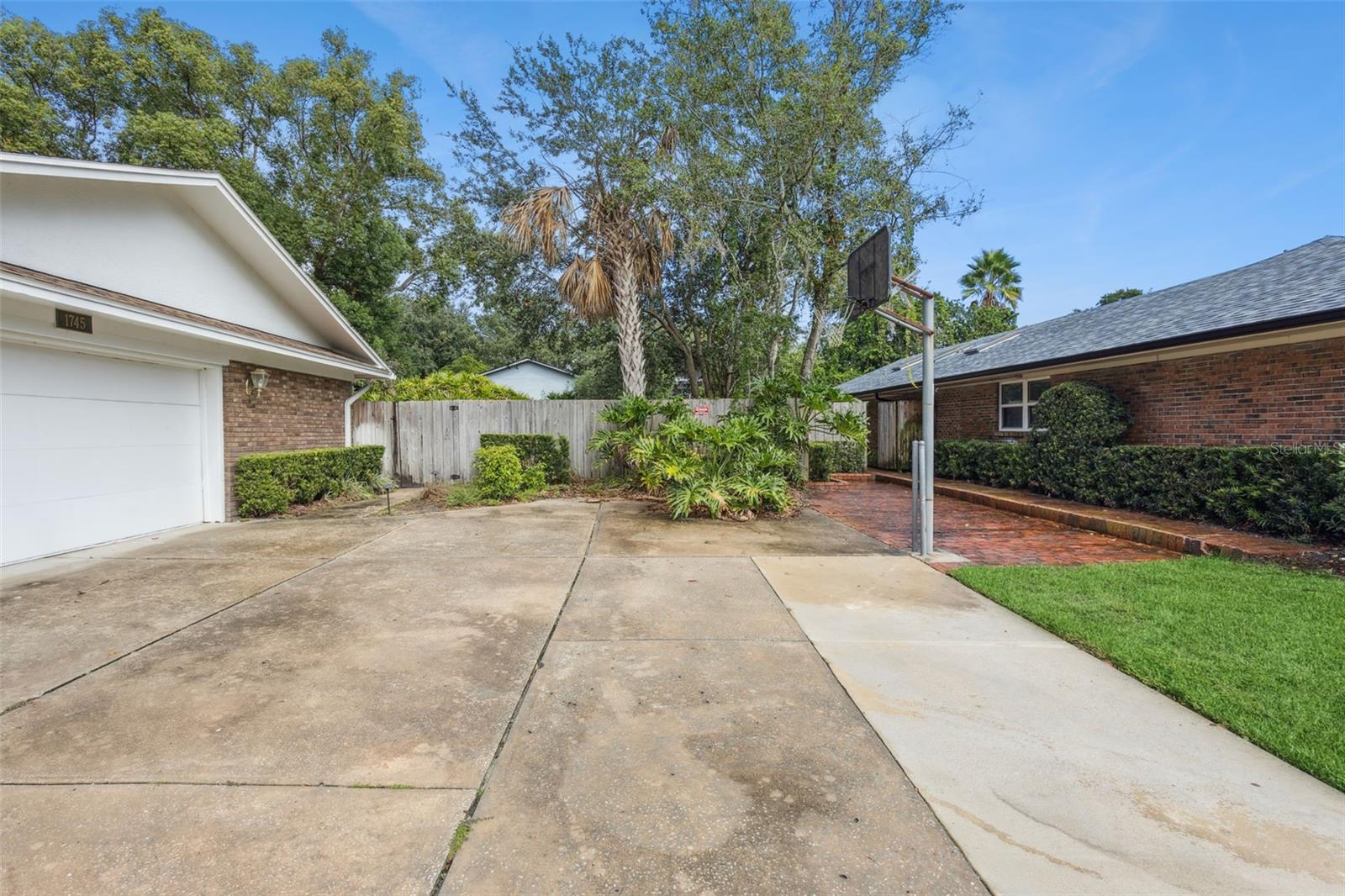 KINGS ROW - Residential