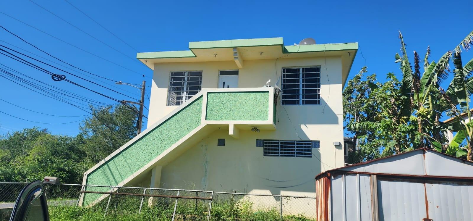 Beautiful and spacious two-story home with 6 bedrooms and 3 bathrooms. Just seconds from Highway 2, 7 minutes from Aguadilla Airport, and close to shopping centers, hospitals, schools, Inter American University, and some of the best surfing beaches.