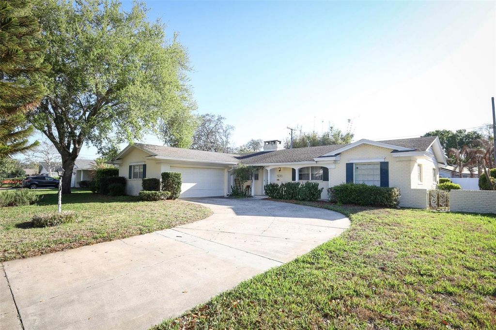 Photo of 2136 Mohican Trail, Maitland, FL 32751 (MLS # O6364370)