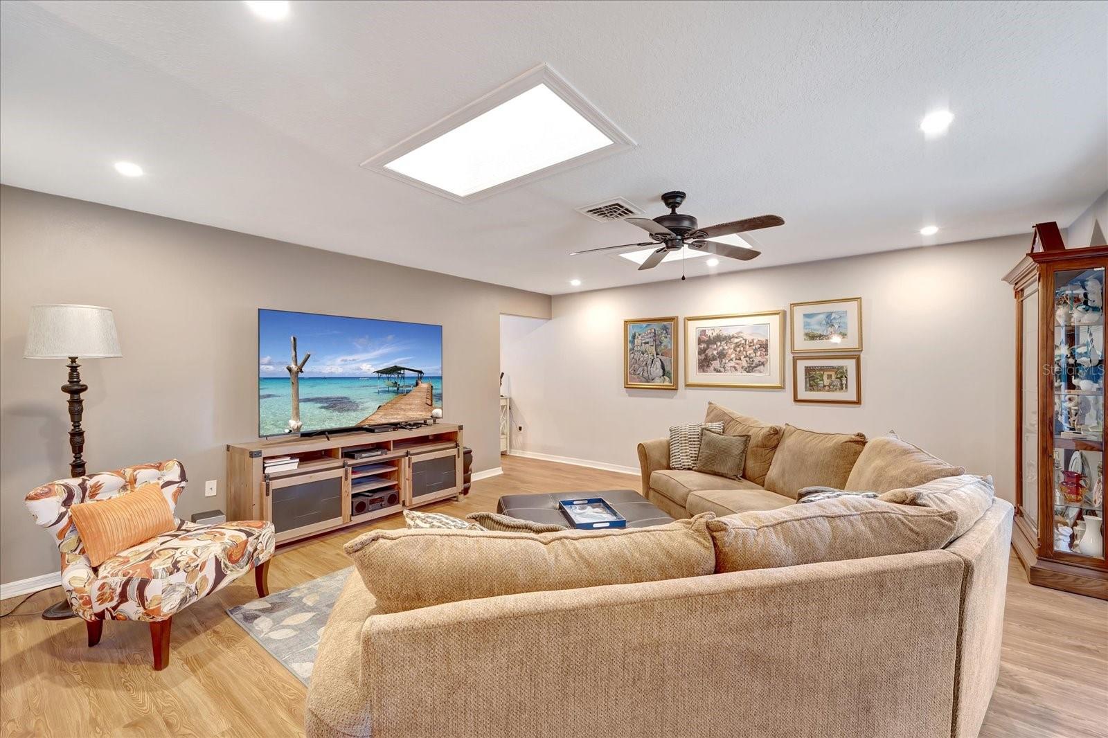 1515 PECAN STREET