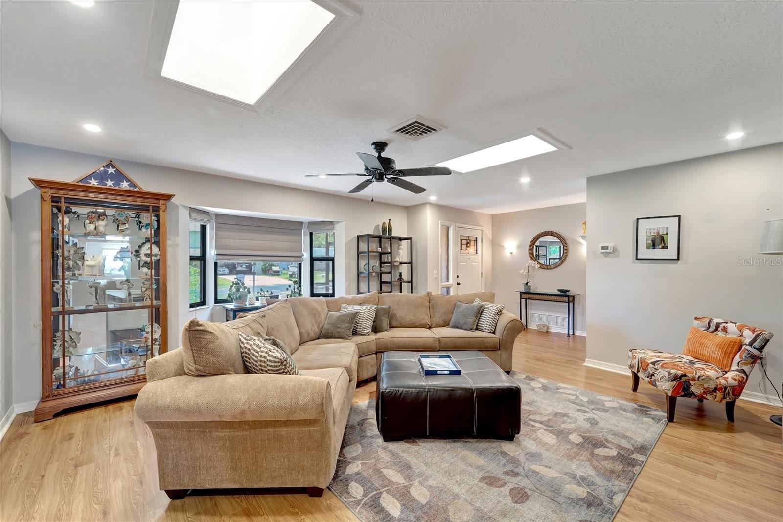 1515 PECAN STREET