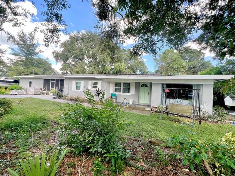 A home in WINTER HAVEN