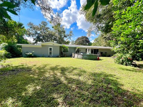 A home in WINTER HAVEN