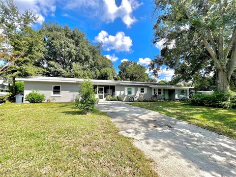 A home in WINTER HAVEN