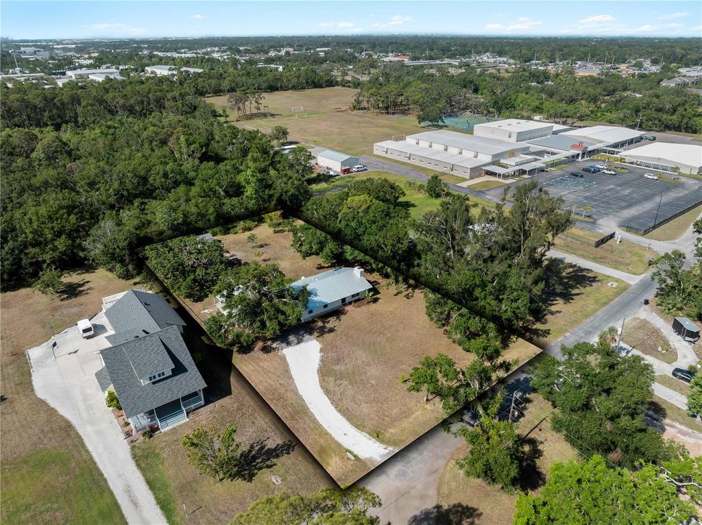 Photo of 2008 55th Avenue E, Bradenton, FL 34203 (MLS # N6139107)