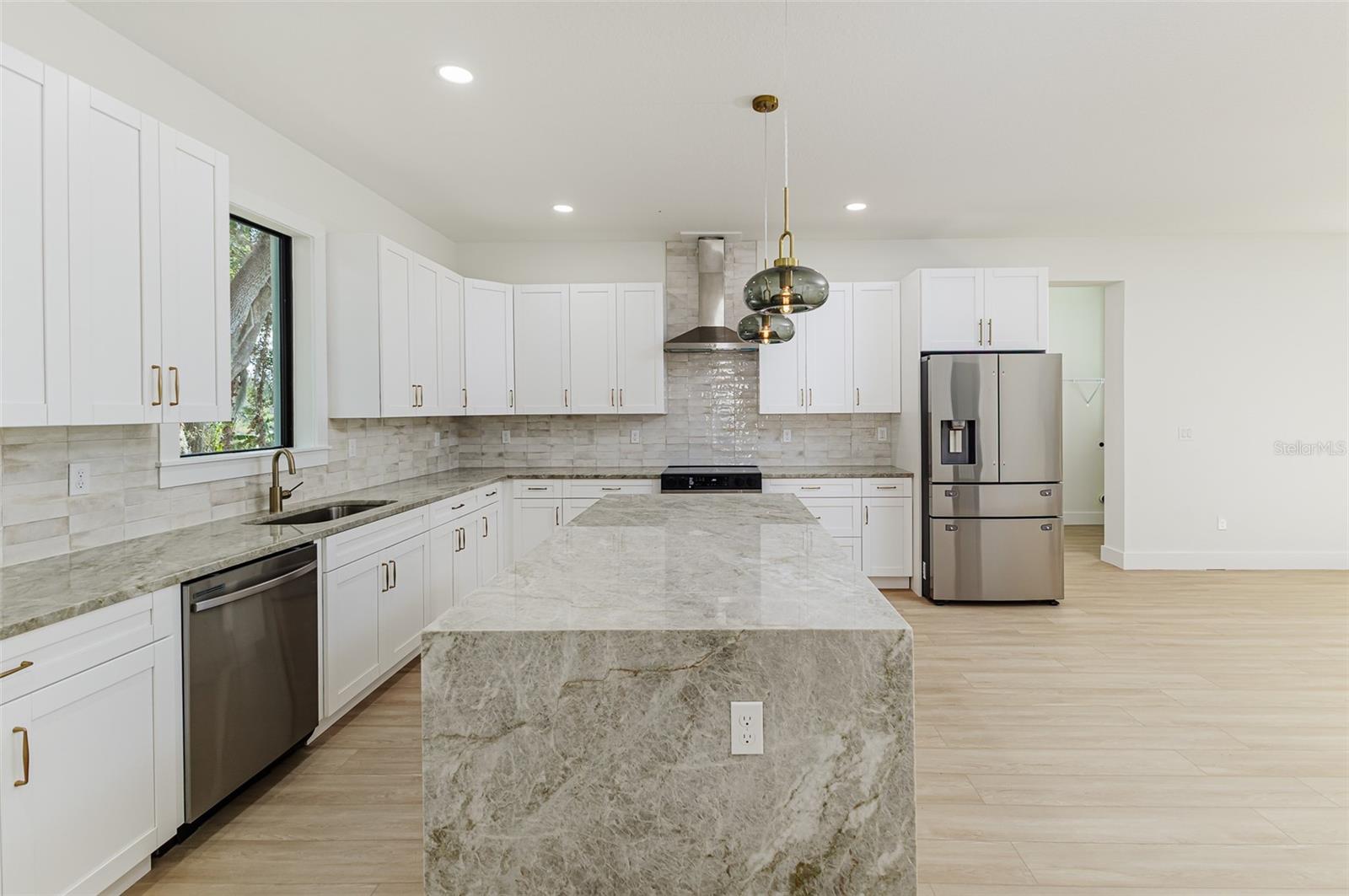 TEMPLE CREST SUB - Residential