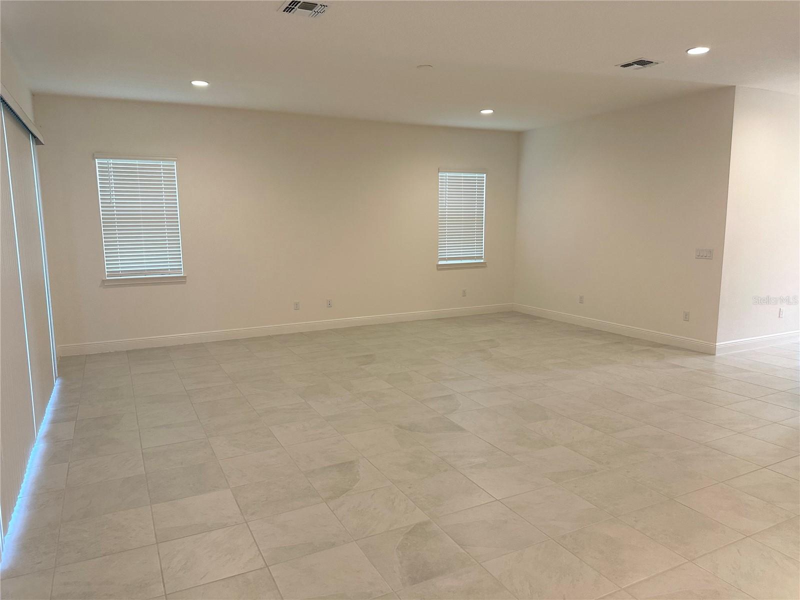 TWIN LAKES PH 8 - Residential