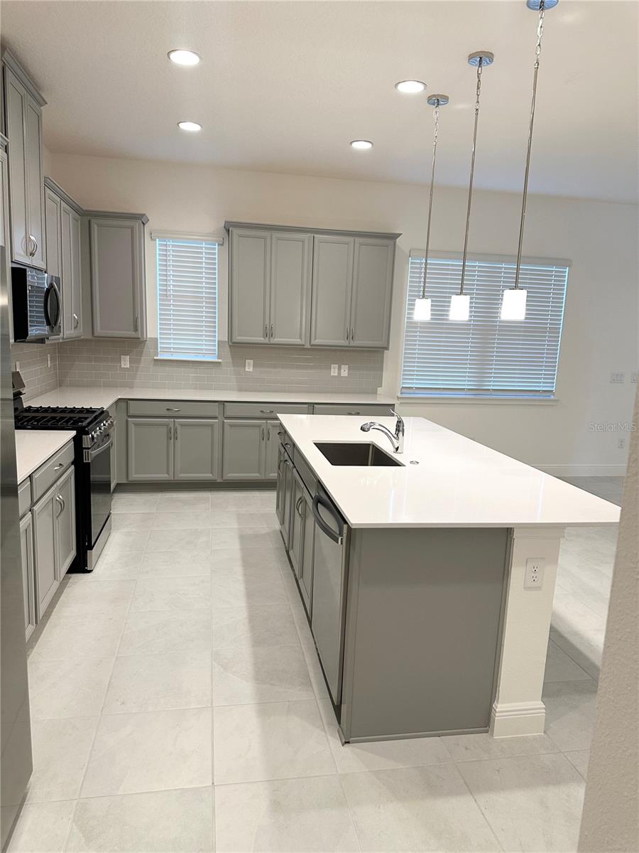 TWIN LAKES PH 8 - Residential