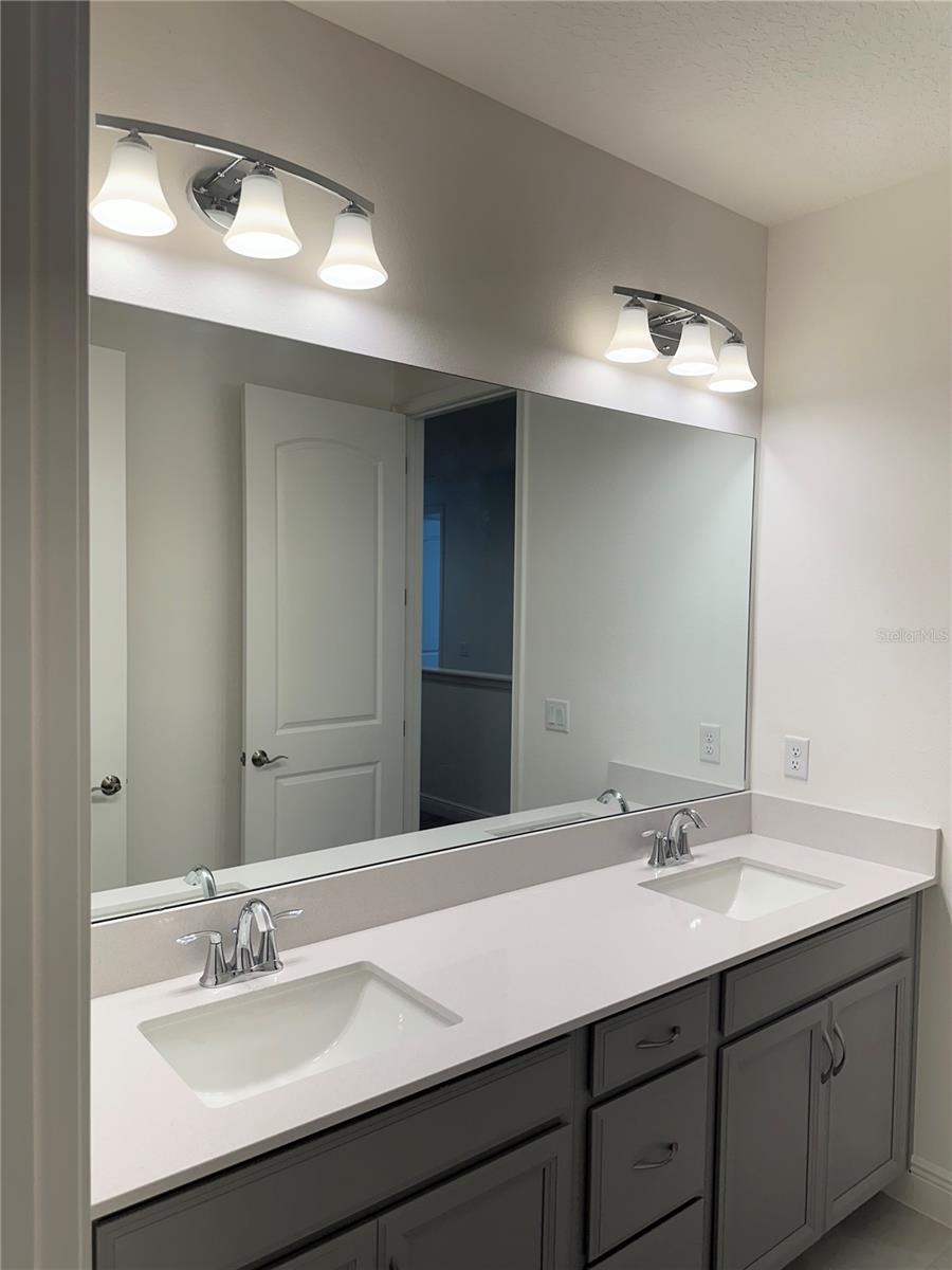 TWIN LAKES PH 8 - Residential