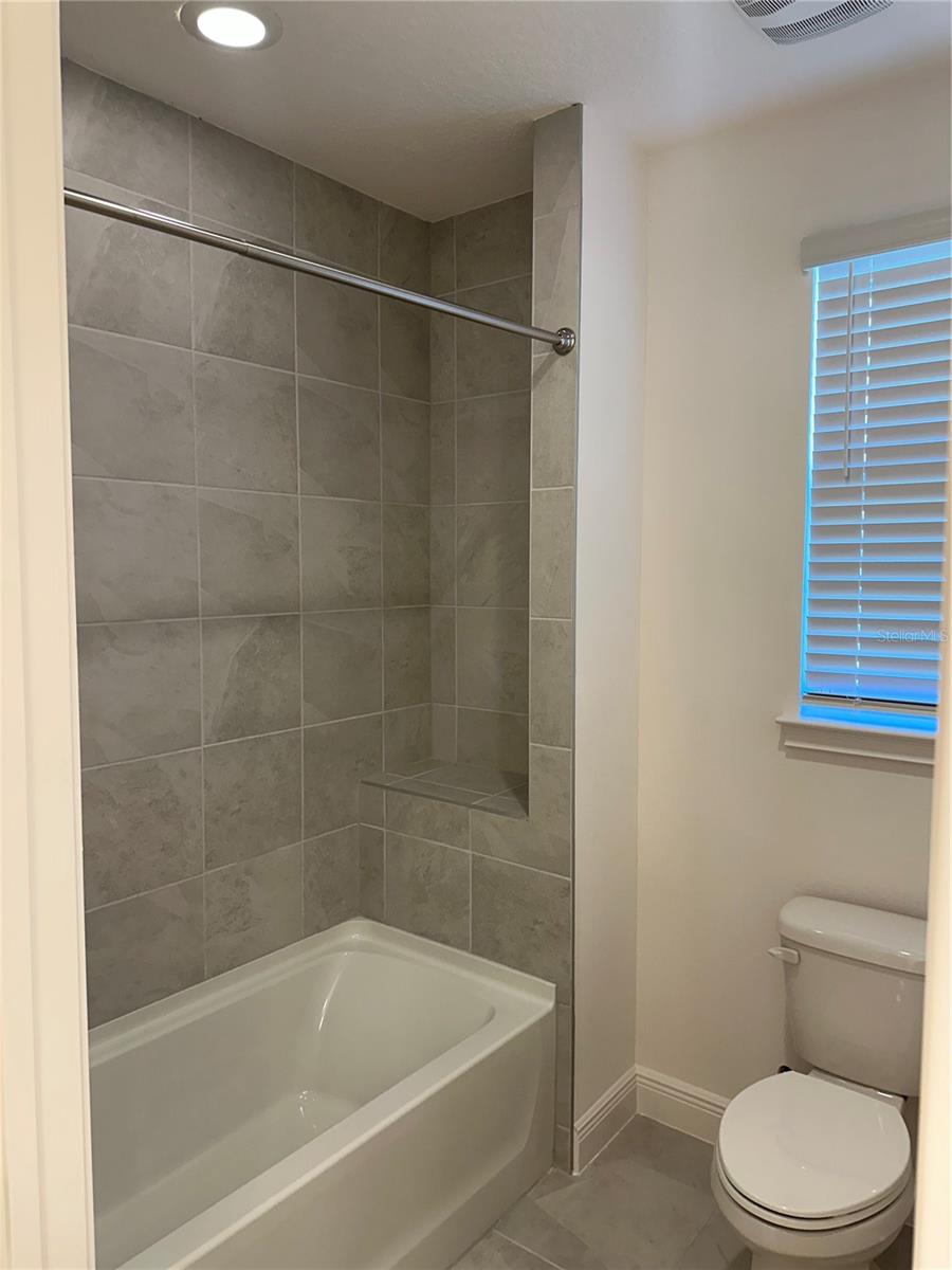 TWIN LAKES PH 8 - Residential