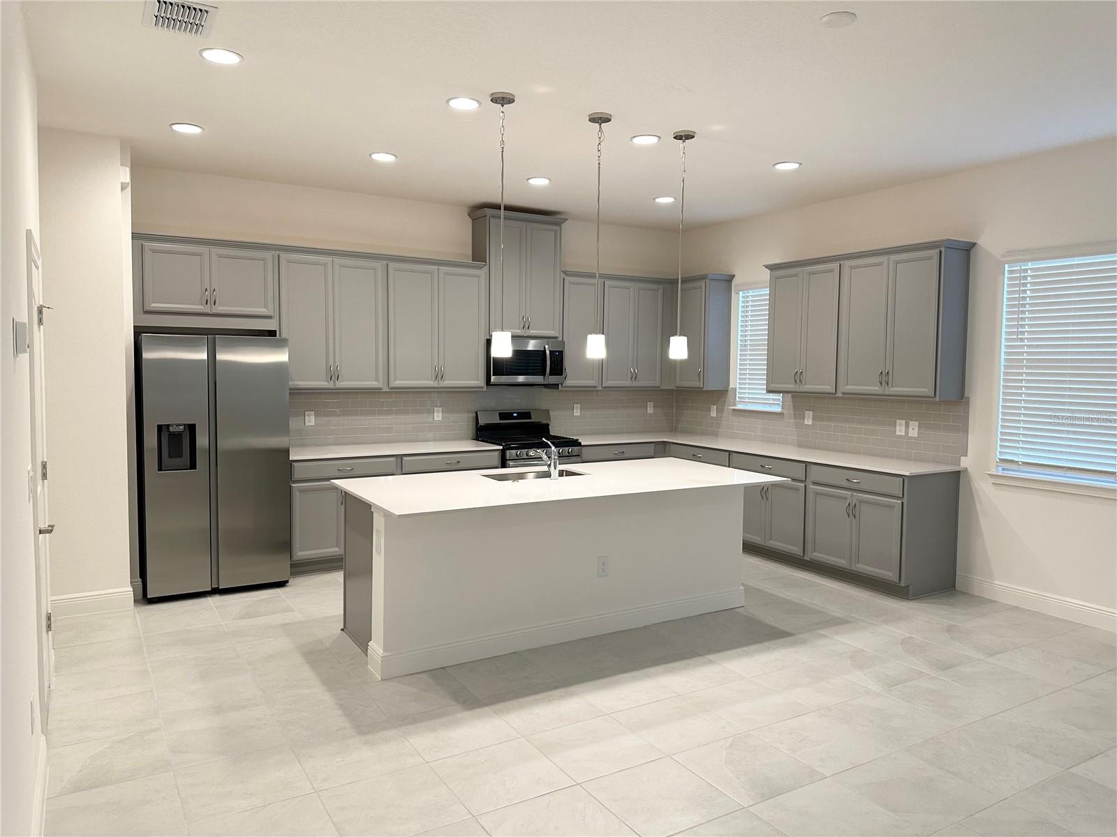 TWIN LAKES PH 8 - Residential