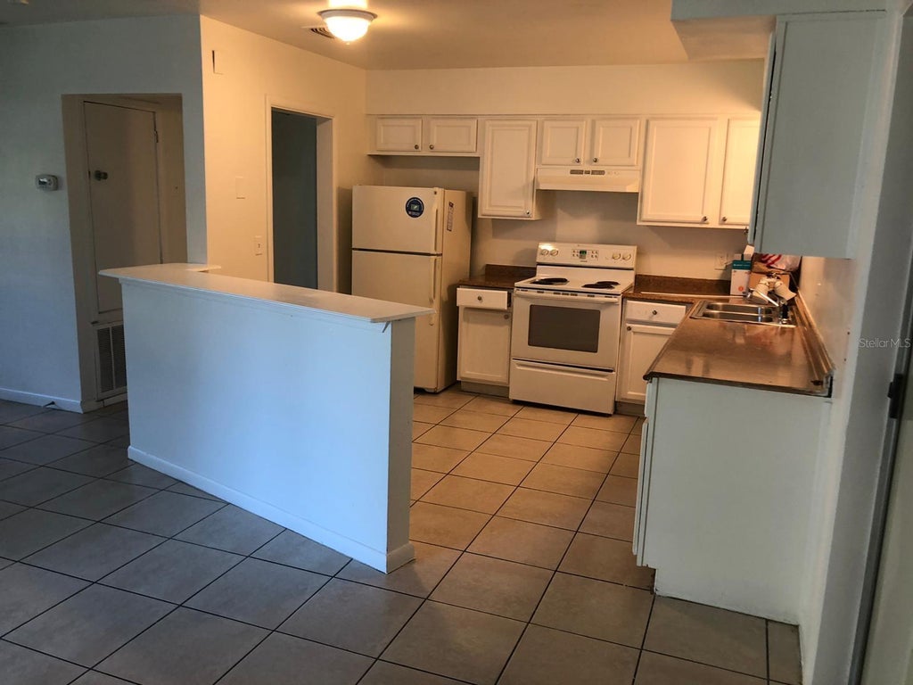 Photo of 916 Alecon Drive, Orlando, FL 32808 (MLS # O6416982)