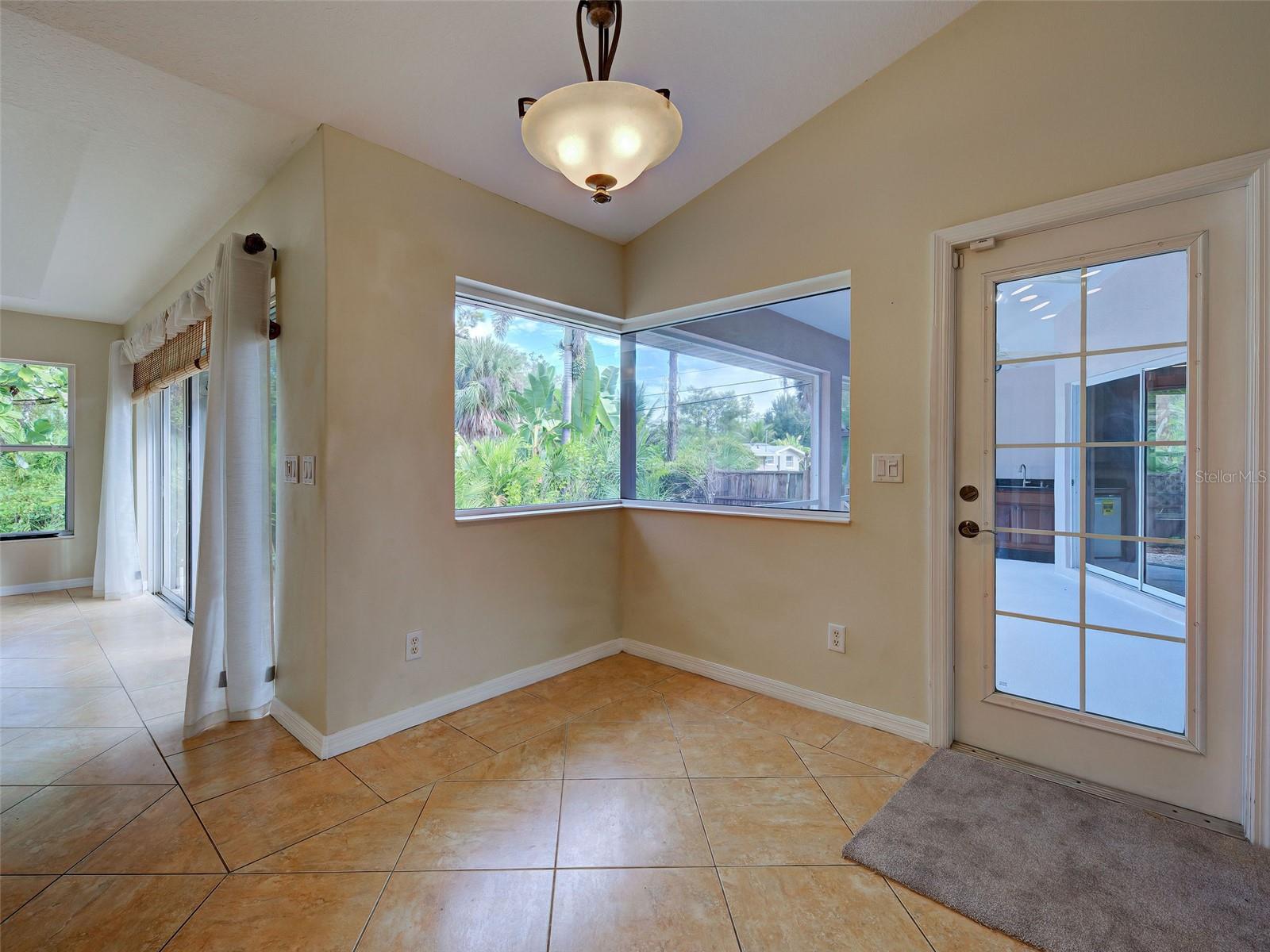 SOUTH VENICE - Residential