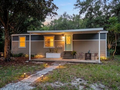 Photo of 31638 Lake Drive, Eustis, FL 32736 (MLS # O6420109)