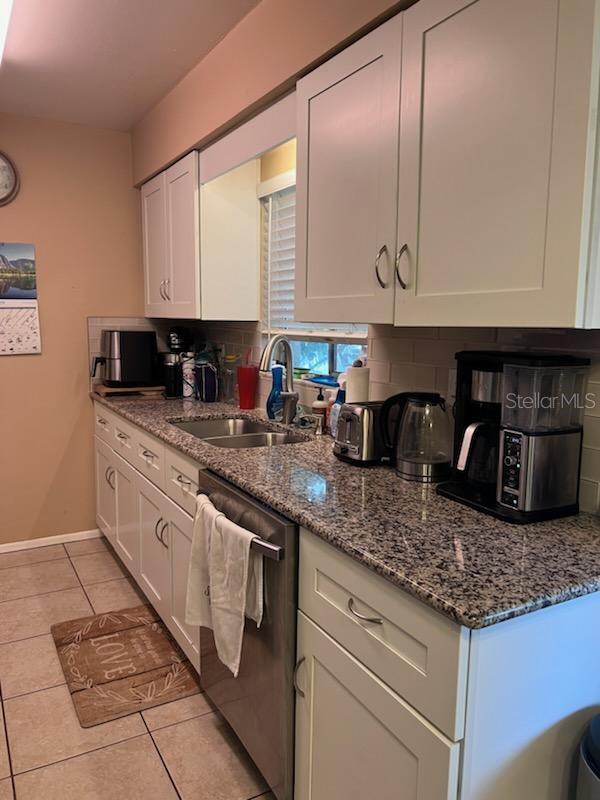 BOCA CIEGA RIDGE 6TH ADD - Residential Lease